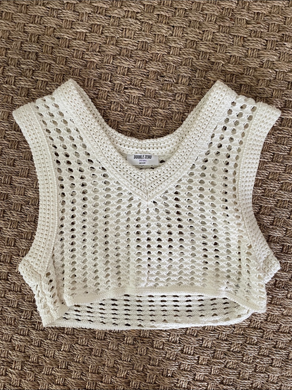 Crochet Knit Cropped Sweater Vest in Cream